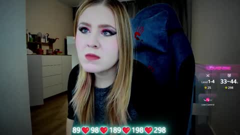 Snapshot of oliviamunk chatting on 10.10.25 . online show from 10.10.25