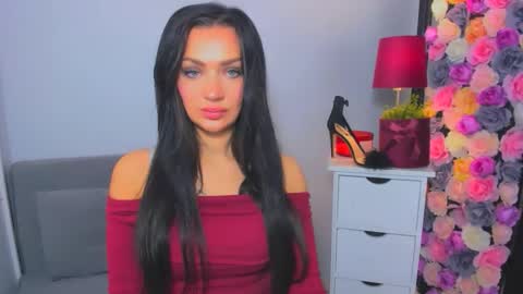 Snapshot of oliviawomen chatting on 11.08.25 OliviaWomen online show from 11.08.25