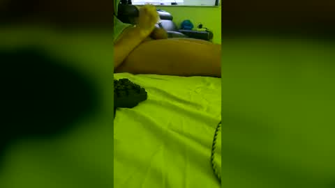 Snapshot of olivier_21 chatting on 06.25.26 olivier_21 online show from 06.25.26