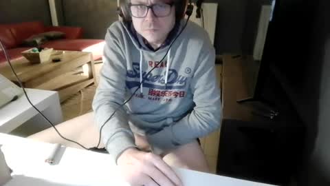 Snapshot of olivierlenaerts77 chatting on 08.08.26 olivierlenaerts77 online show from 08.08.26