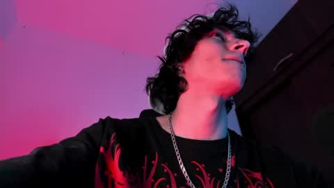 Snapshot of olliver___y chatting on 12.12.24 online show from 12.12.24