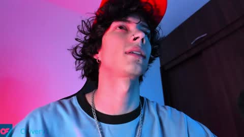 Snapshot of olliver___y chatting on 01.05.25 online show from 01.05.25