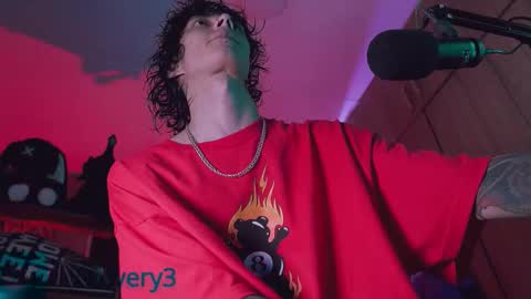 Snapshot of olliver___y chatting on 10.14.25 online show from 10.14.25