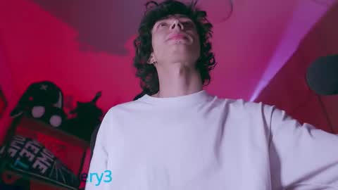 Snapshot of olliver___y chatting on 11.18.25 online show from 11.18.25