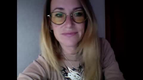 olyra11 online show from 10.06.25