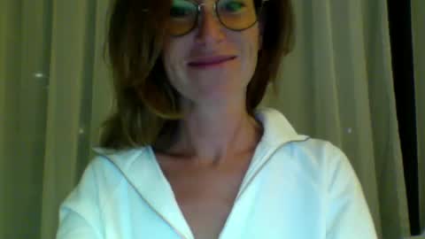 Snapshot of olyra11 chatting on 06.30.26 olyra11 online show from 06.30.26