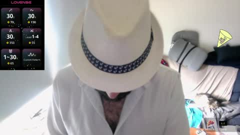 Snapshot of ona_nisme chatting on 04.26.26 ona nisme online show from 04.26.26
