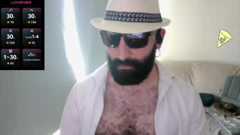 Snapshot of ona_nisme chatting on 05.25.26 ona nisme online show from 05.25.26