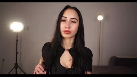 Mia online show from 05.18.26