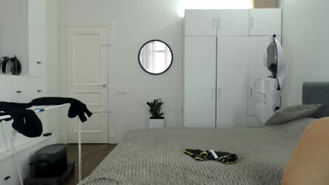 Snapshot of onebestlover chatting on 02.09.26 onebestlover online show from 02.09.26