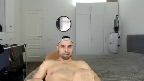 Snapshot of onebestlover chatting on 02.24.26 onebestlover online show from 02.24.26