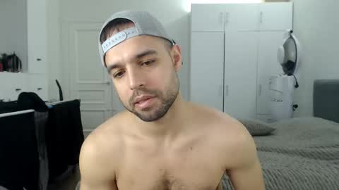 Snapshot of onebestlover chatting on 03.05.26 onebestlover online show from 03.05.26