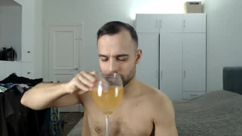 Snapshot of onebestlover chatting on 03.25.26 onebestlover online show from 03.25.26