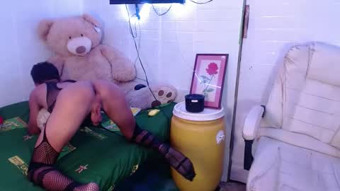 Snapshot of onebigloadxxx chatting on 03.10.25 Wyn Will serve you and be your slave online show from 03.10.25