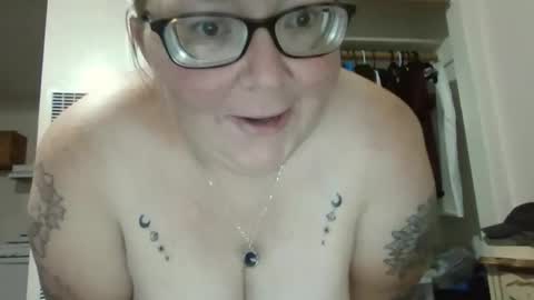 Snapshot of onedaffodil84 chatting on 12.31.24 Pixie online show from 12.31.24
