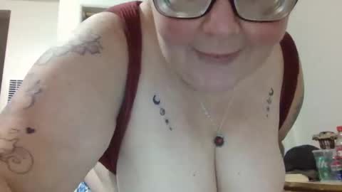 Snapshot of onedaffodil84 chatting on 02.12.25 Pixie online show from 02.12.25