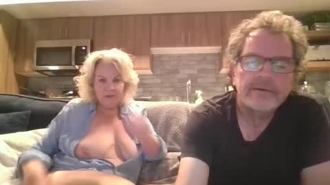 Snapshot of oneoften1000 chatting on 01.10.25 couple mature milf bigboobs curvy mommydaddy online show from 01.10.25