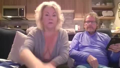 Snapshot of oneoften1000 chatting on 01.14.25 couple mature milf bigboobs curvy mommydaddy online show from 01.14.25