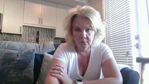 Snapshot of oneoften1000 chatting on 02.06.25 couple mature milf bigboobs curvy mommydaddy online show from 02.06.25