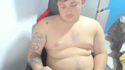 Snapshot of onewhiteboichub chatting on 02.18.25 Andres INDEPENDENT MODEL online show from 02.18.25