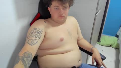 Snapshot of onewhiteboichub chatting on 09.09.25 Andres INDEPENDENT MODEL online show from 09.09.25