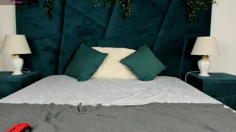 Snapshot of only_eric chatting on 11.09.25 Erick online show from 11.09.25