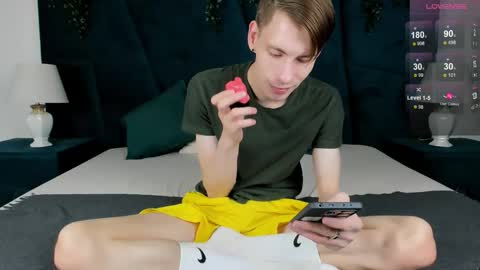 Snapshot of only_eric chatting on 11.10.25 Erick online show from 11.10.25