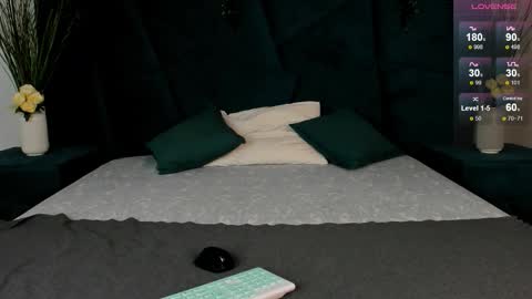 Snapshot of only_eric chatting on 11.18.25 Erick online show from 11.18.25