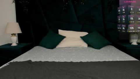 Snapshot of only_eric chatting on 11.24.25 Erick online show from 11.24.25