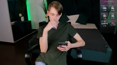 Snapshot of only_eric chatting on 11.26.25 Erick online show from 11.26.25