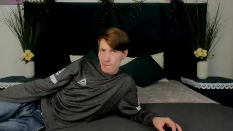 Snapshot of only_eric chatting on 12.19.25 Erick online show from 12.19.25