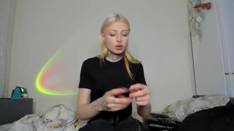 Snapshot of only_iva21 chatting on 11.04.25 Iva online show from 11.04.25