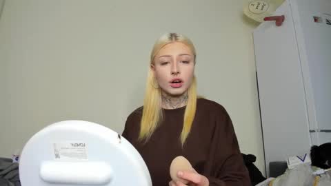 Snapshot of only_iva21 chatting on 11.16.25 Iva online show from 11.16.25