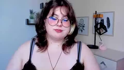 Snapshot of ophelialush chatting on 08.03.26 OpheliaLush online show from 08.03.26