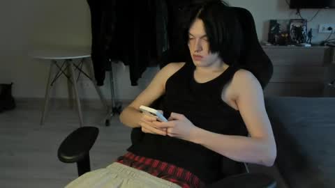 Snapshot of opiunarium chatting on 04.28.26 Bella and John online show from 04.28.26