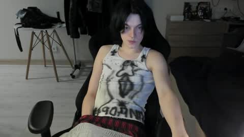 Snapshot of opiunarium chatting on 06.04.26 Bella and John online show from 06.04.26