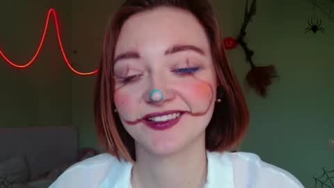 Snapshot of orange___melani chatting on 10.29.25 Melani online show from 10.29.25