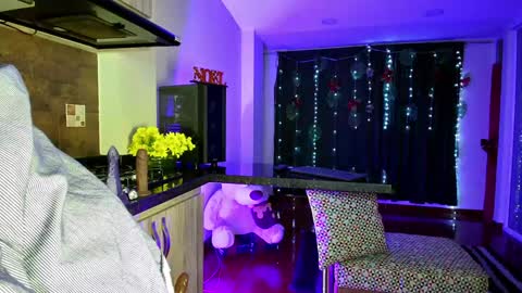 Snapshot of oriana_thomson2 chatting on 01.02.25 Oriana online show from 01.02.25