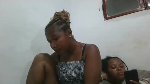 Snapshot of ornellahhh chatting on 11.19.25 ornellahhh online show from 11.19.25