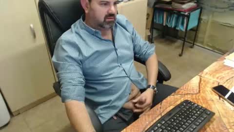 Snapshot of oscar_msng chatting on 11.18.25 Oscar online show from 11.18.25