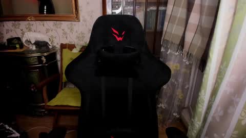 Snapshot of oscar_wildy chatting on 12.21.24 Oscar online show from 12.21.24