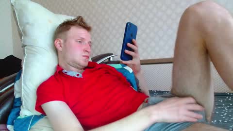 Snapshot of oscar_wildy chatting on 10.10.25 Oscar online show from 10.10.25