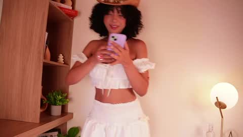 Snapshot of oshun_25 chatting on 04.06.26 Oshun online show from 04.06.26