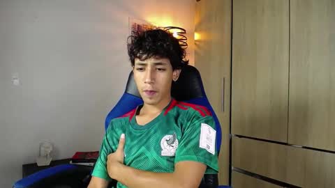 Snapshot of ostin_18hot chatting on 12.19.24 ostin 18hot online show from 12.19.24