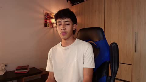 Snapshot of ostin_18hot chatting on 01.23.25 ostin 18hot online show from 01.23.25