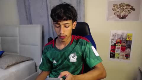 Snapshot of ostin_18hot chatting on 09.15.25 ostin 18hot online show from 09.15.25