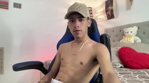 Snapshot of ostin_18hot chatting on 11.20.25 ostin 18hot online show from 11.20.25