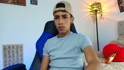 Snapshot of ostin_18hot chatting on 11.30.25 ostin 18hot online show from 11.30.25