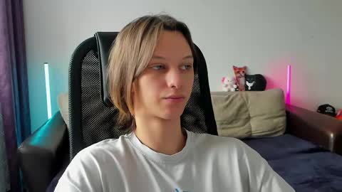 Snapshot of ostin_meoww chatting on 05.07.26 Ostin online show from 05.07.26