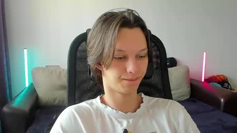 Snapshot of ostin_meoww chatting on 05.19.26 Ostin online show from 05.19.26